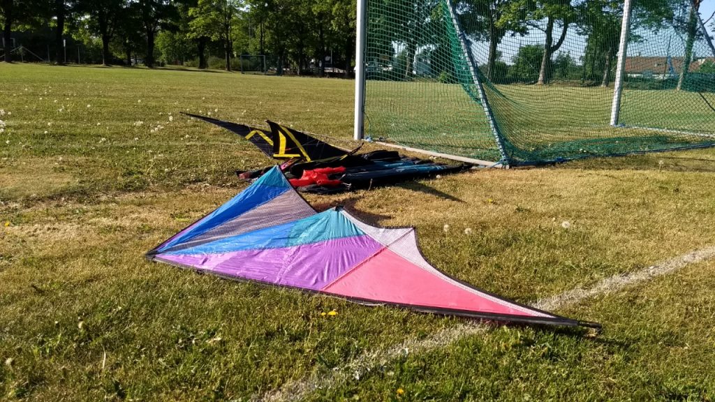 I suppose even the kites think it's hot
