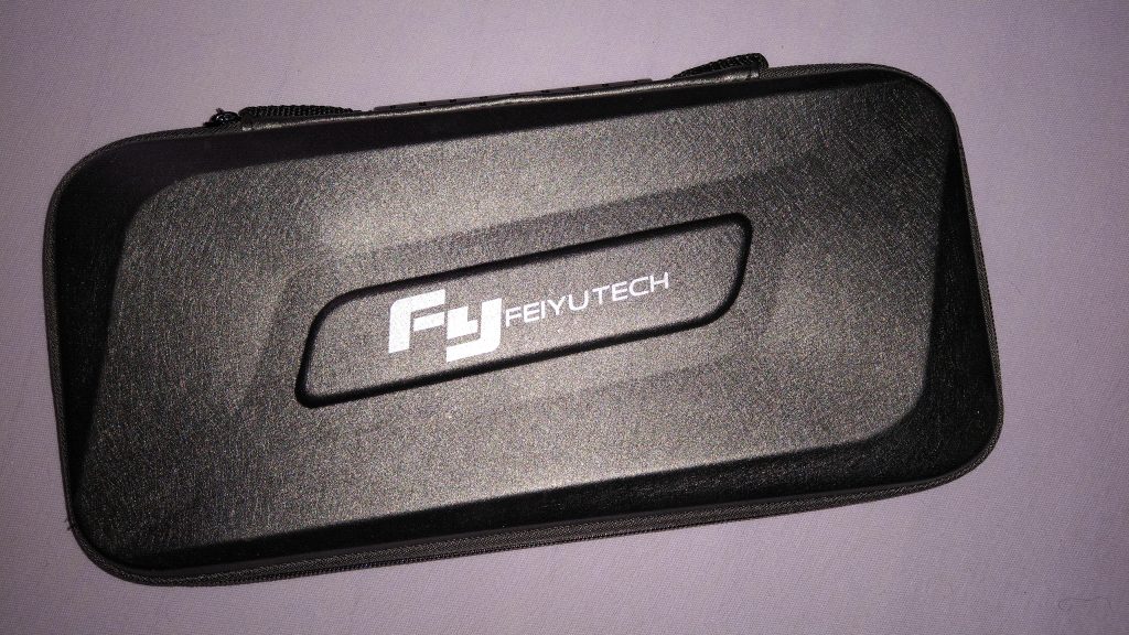 Inside the box you'll fine the lot nicely packed in a semihard plastic case.