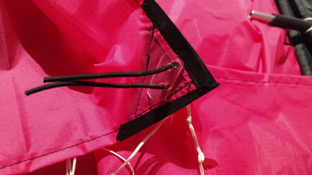 Thread the piece into the two bungee legs