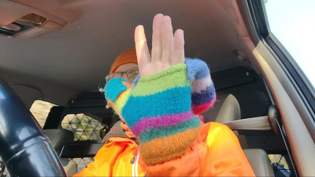 Kite mittens with this nifty little feature!