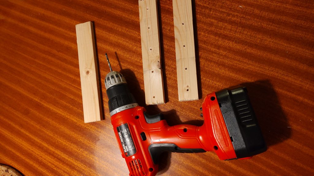Drill five holes about 0,5cm along the line for both side panels