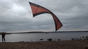 Flying the lightwind Wind Vale on the beach