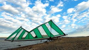 Triple vented quad kite in an inverted hover