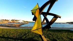 The 3D kite is just hangning there