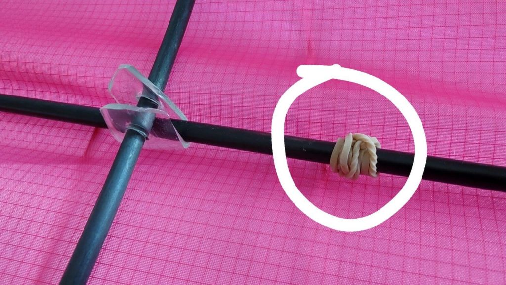 A rubber band below the cross piece