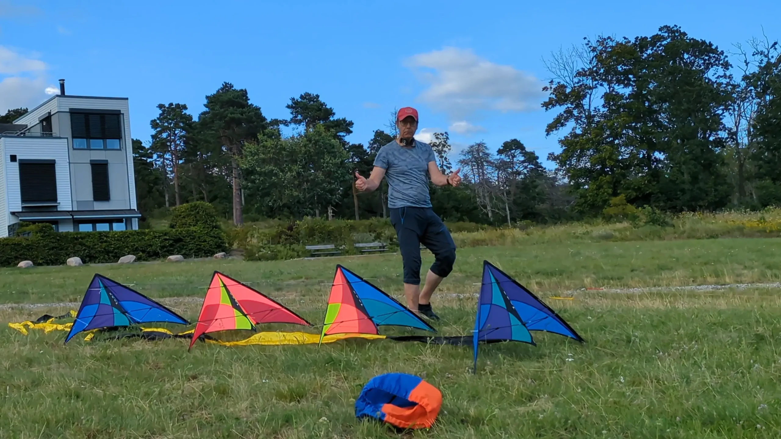 How to Fly a Stack of Kites! AERIALIS Kites