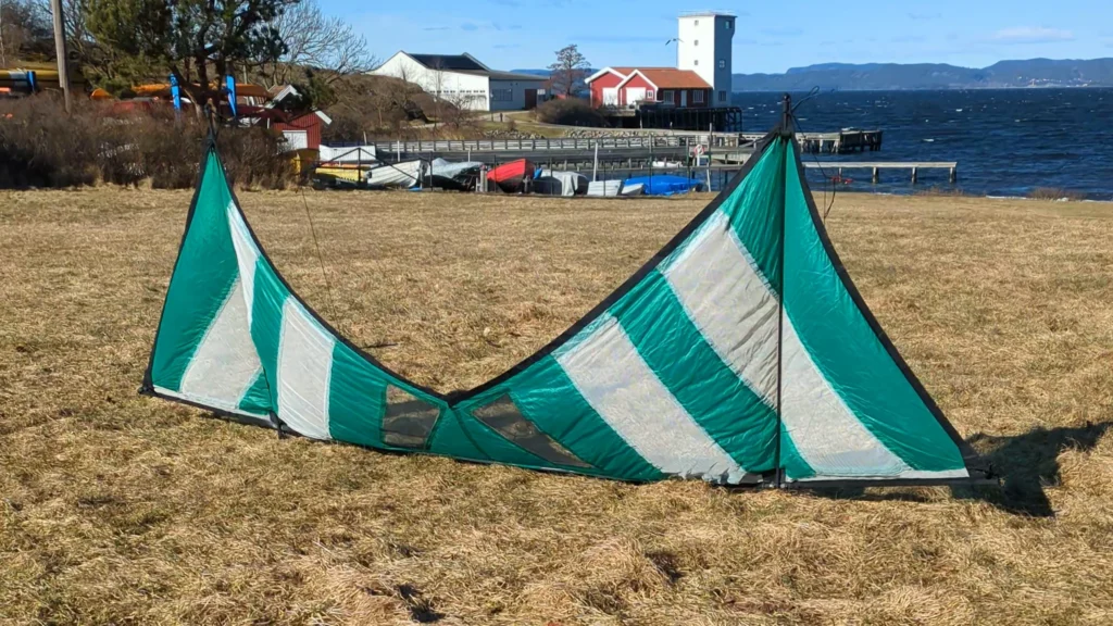 Triple vented green kite