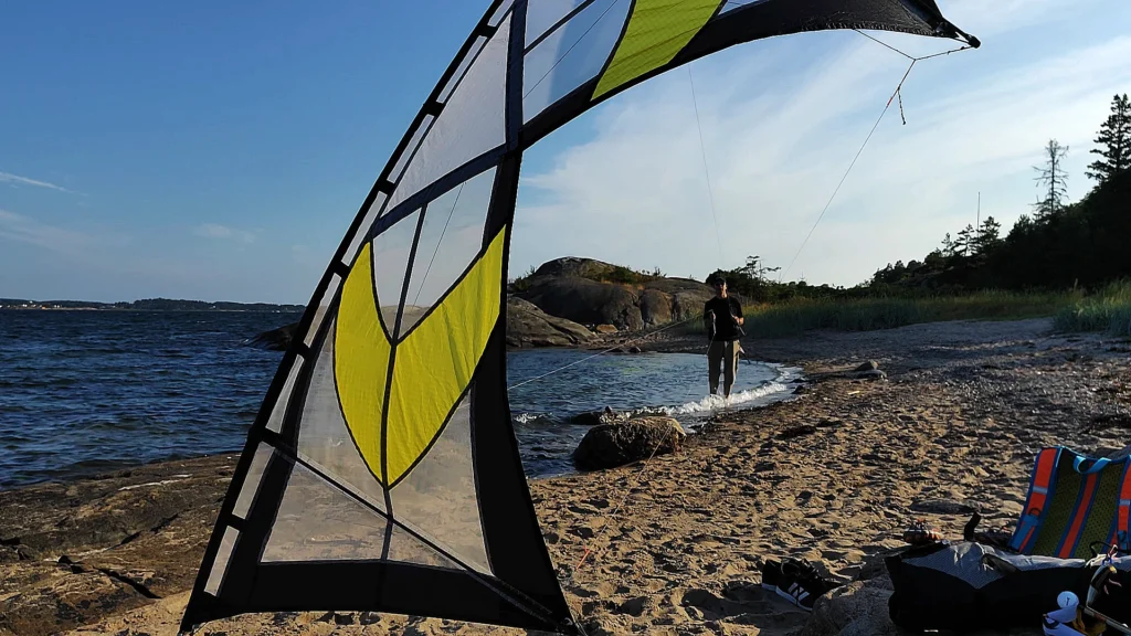 Sven flying an A-Quad Hardcore on a tiny beach at Huseby, Råde